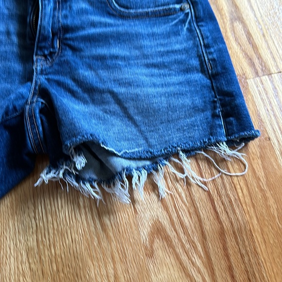 American Eagle women’s midi shorts (4 inch) size 6 distressed - Picture 4 of 6